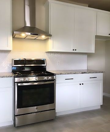 3rd image of 1334 W Rosewood Ave