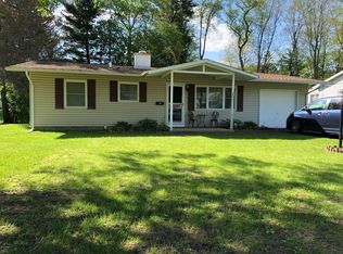 103 Maple Grove Dr, Pittsfield, MA 01201