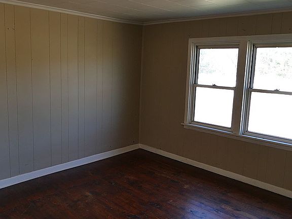4th image of 52 Lyons Den Dr