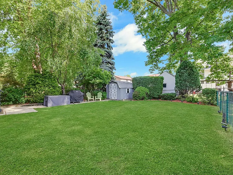 81 Riverview Ave — Photo 16
