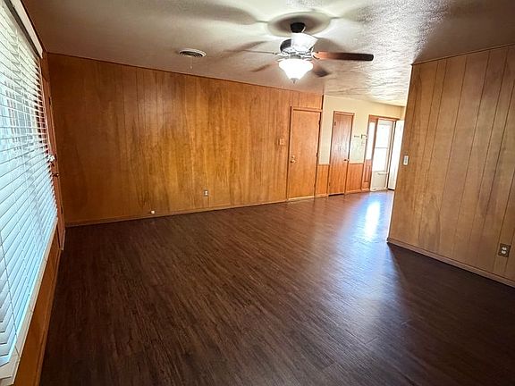 4th image of 2410 33rd St