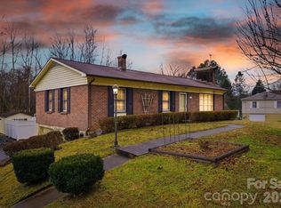 902 Meadowood Dr NE, Lenoir, NC 28645