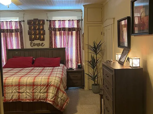 141 W 2nd St, Logan, OH 43138