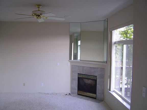 Living Room & Gas Fireplace