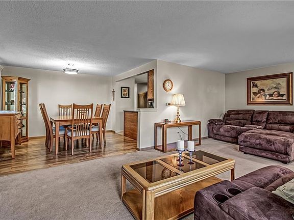 4th image of 67 E Cherbourg Dr