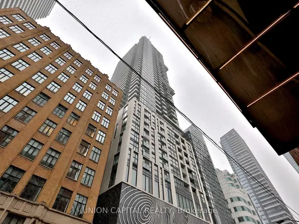 87 Peter St Unit 1909, Toronto, ON M5V 2G4