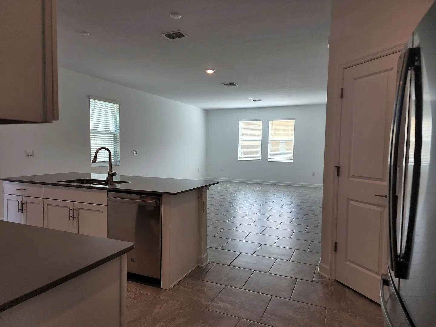 Beautiful Bridgewalk Home with Water View! — Photo 4