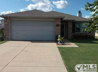 329 Snapdragon Ct, Burleson, TX 76028
