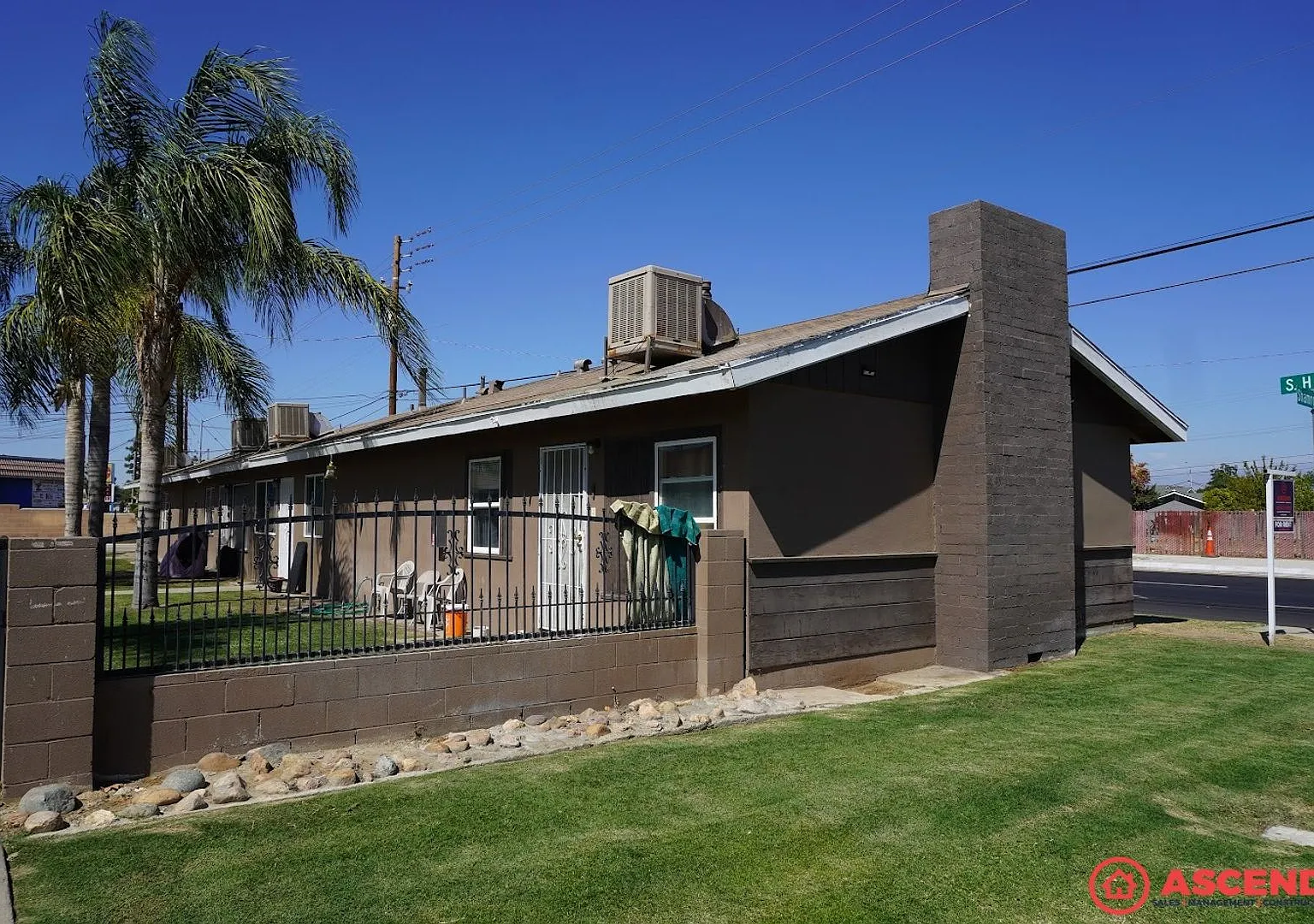 1700 Shamrock Way — Photo 1