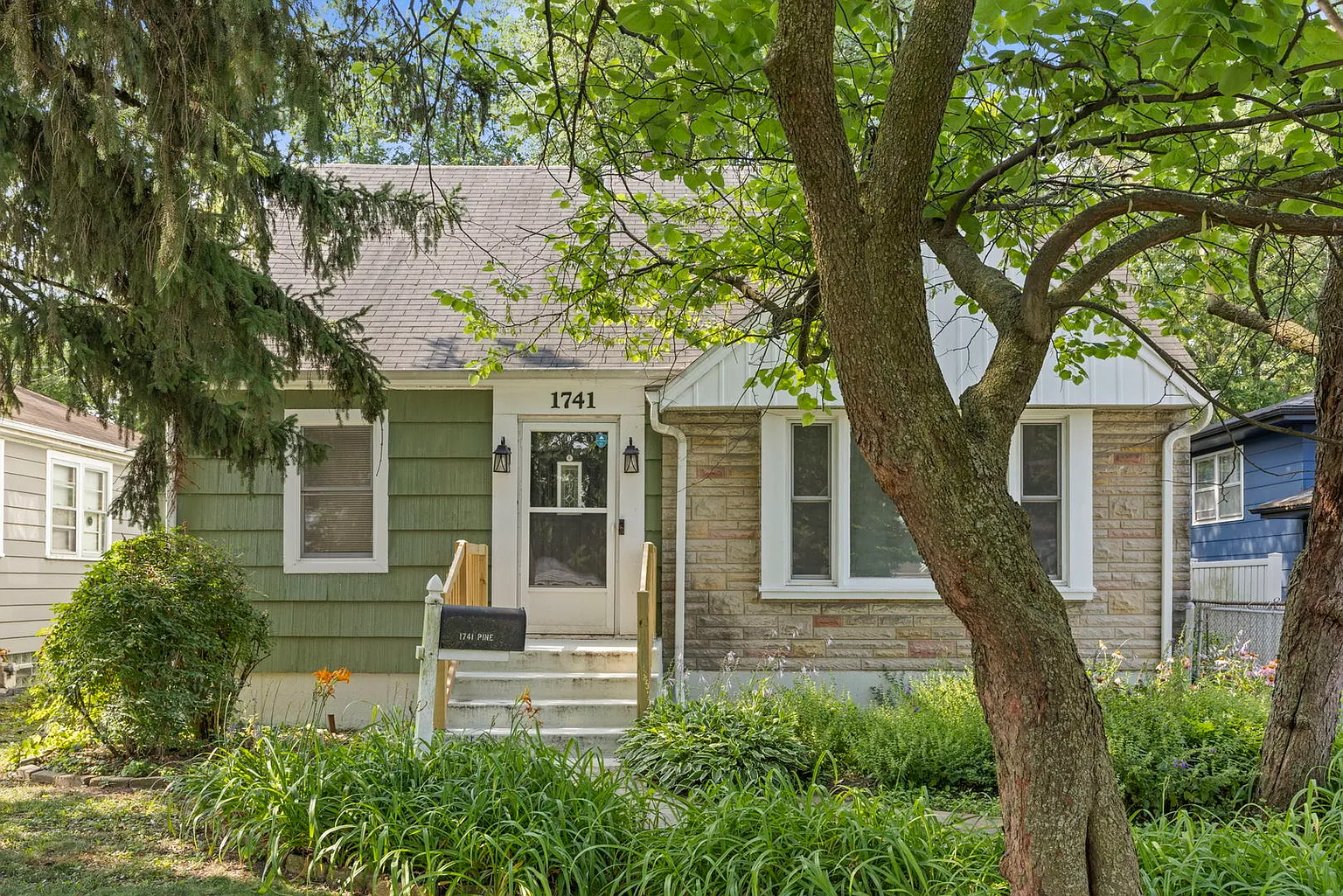 1741 Pine Rd photo 1
