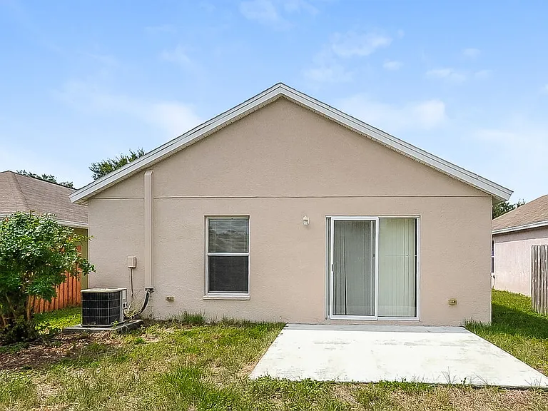 7426 Oxford Garden Cir — Photo 16