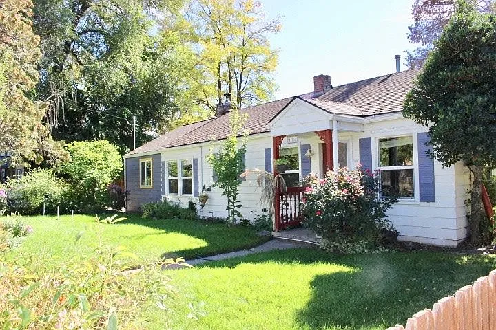 136 Newton St photo 1