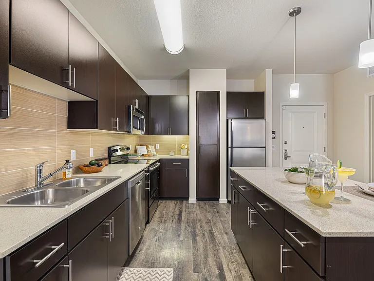 IMT Desert Ridge — Photo 9