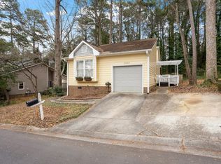 2400 Calvert Dr, Raleigh, NC 27610