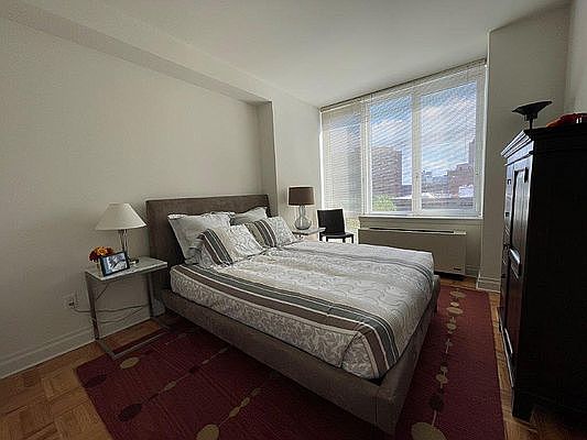 5th image of 1510 Lexington Ave APT 4H