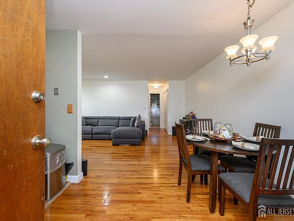 4th image of 401 Us Highway 22 APT 15G
