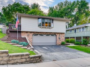 712 East St, Lemont, IL 60439