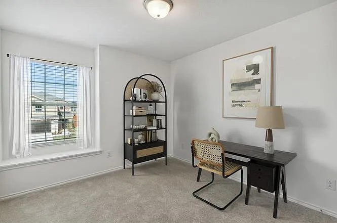 4 bed, 2.5 bath, 1893 sqft, $2,100 — Photo 4