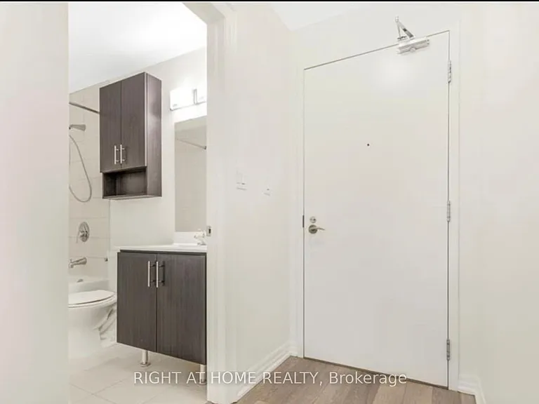 111 Worsley St #607 — Photo 8