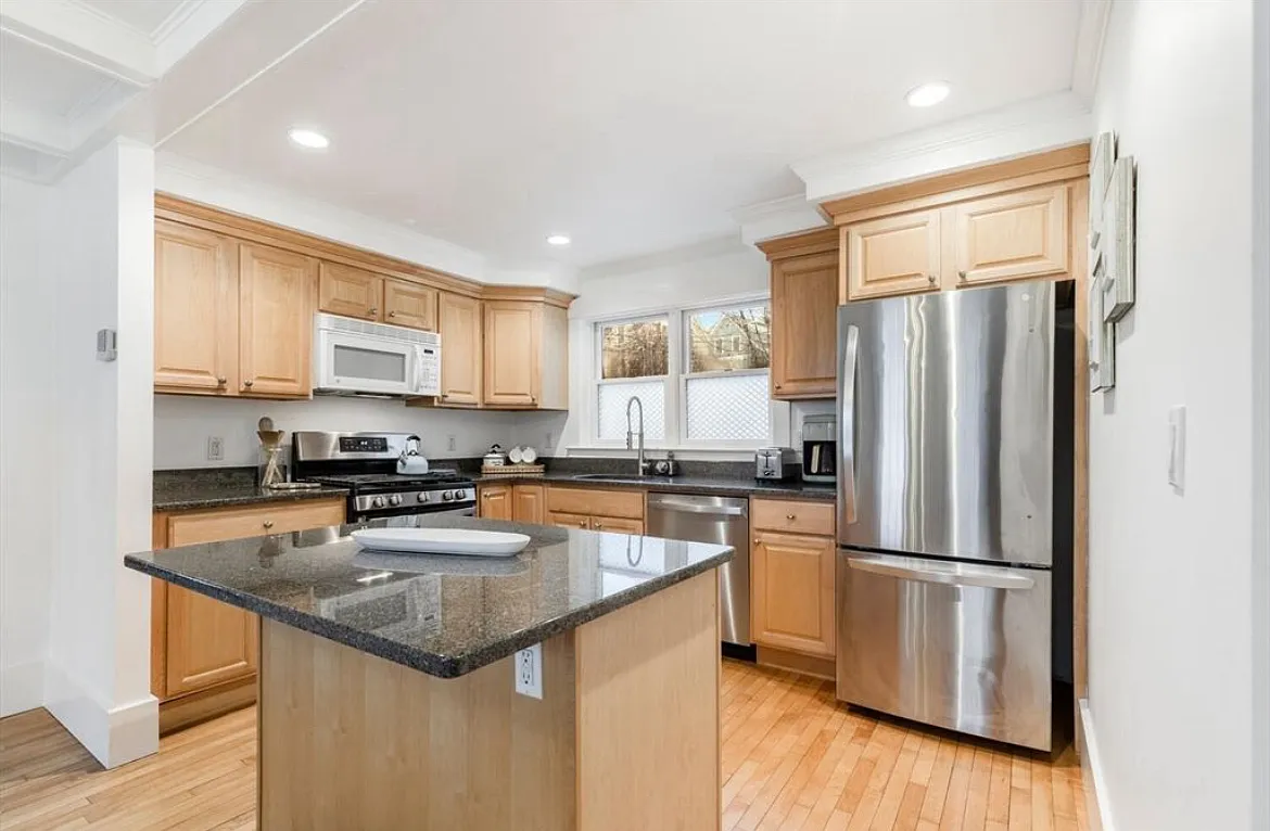 2 bed, 1030 sqft, $2,950 — Photo 2