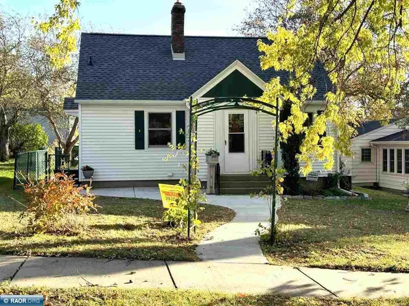 615 4th St NW, Chisholm, MN 55719