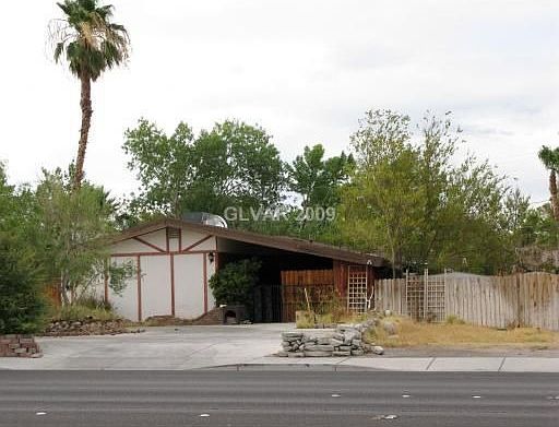 2nd image of 3638 E Russell Rd