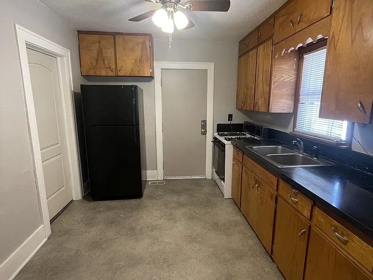 205 N Edwards Ave — Photo 10