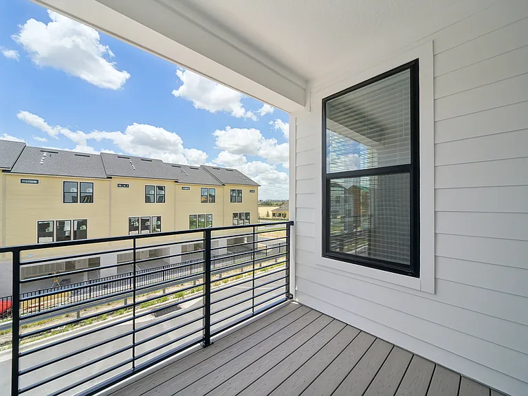 15219 Hamlin Park Dr #15219 — Photo 14