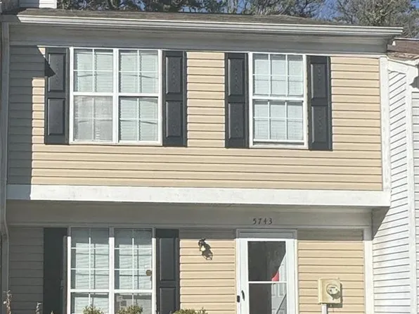5743 Wells Cir, Stone Mountain, GA 30087