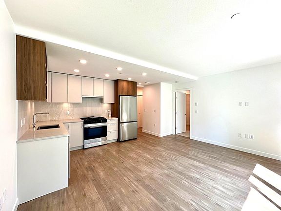 2nd image of 723 Grover Ave #313