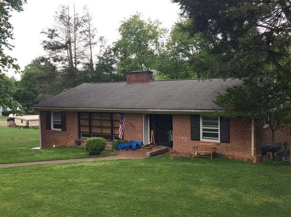 48 Meadow St, Waynesville, NC 28786