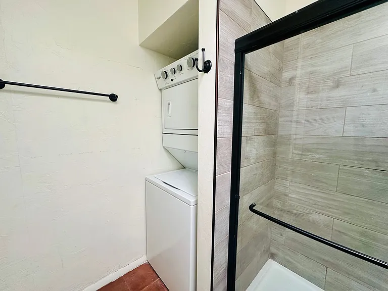 1 and 2 Bedroom Townhomes Near Downtown Tucson! Renovated with Off Street Parking! — Photo 17