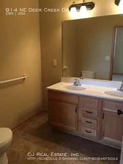 914 NE Deer Creek Dr — Photo 8