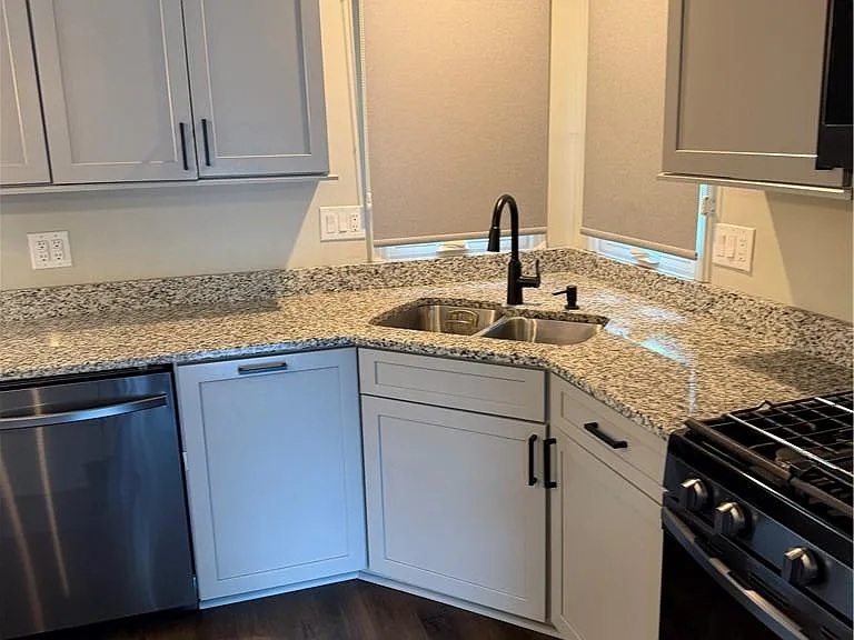 4345 Frontenac Dr — Photo 8