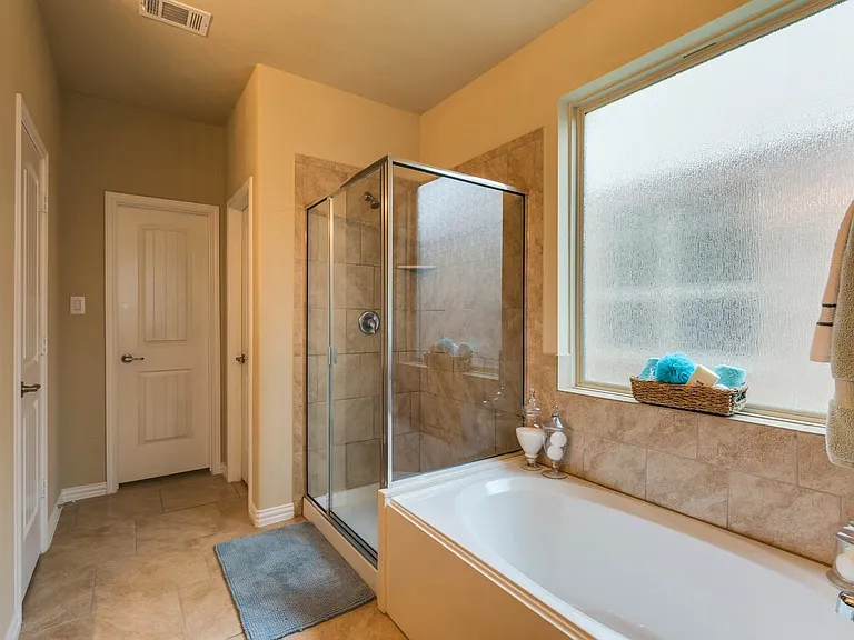 517 Saddle Back Trl — Photo 16