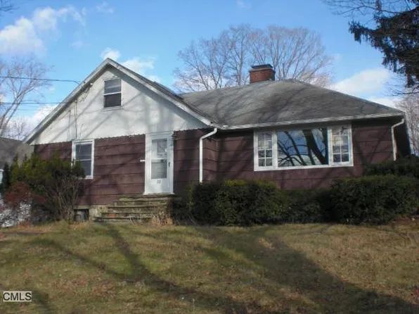32 Grassy Plain St, Bethel, CT 06801