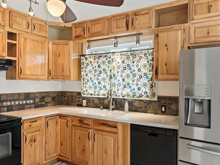668 E Bryan Ave — Photo 7