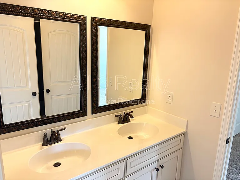 3738 Valley Spring Dr — Photo 25