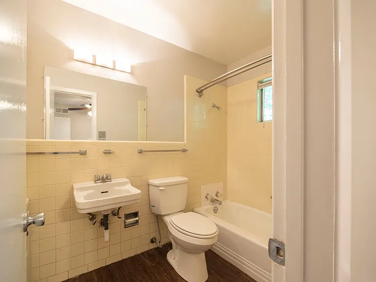 804 N Locust St — Photo 12