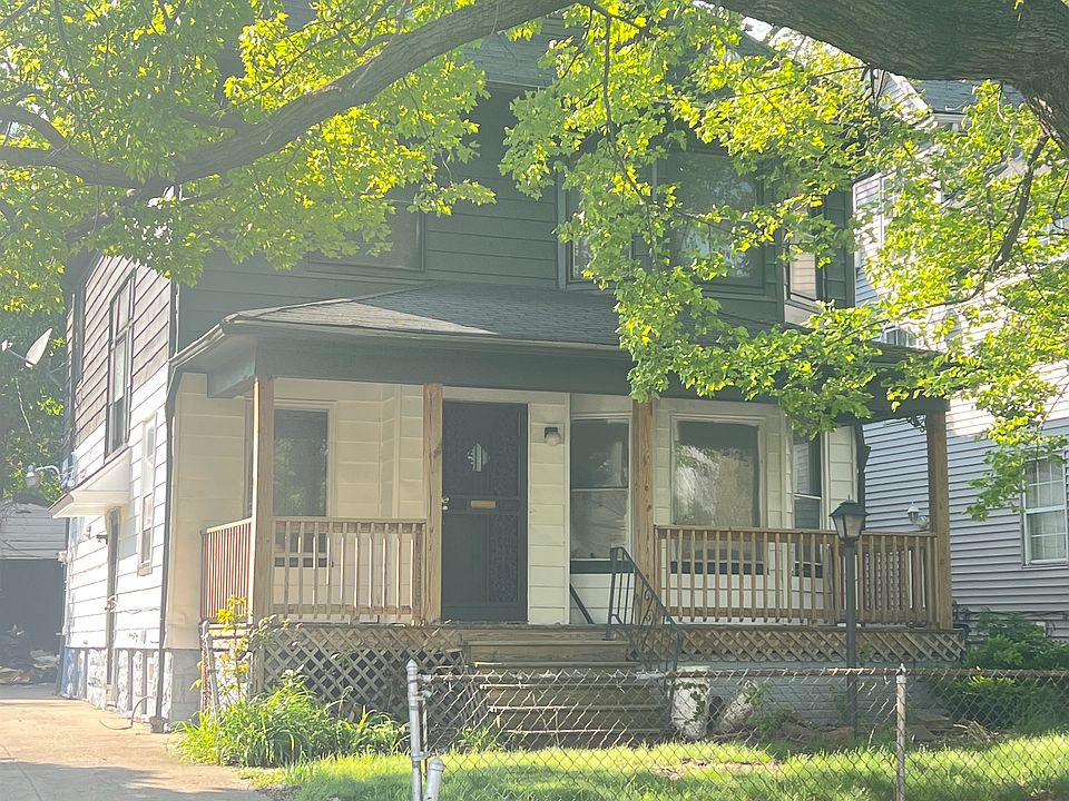 1st image of 1654 Holyrood Rd
