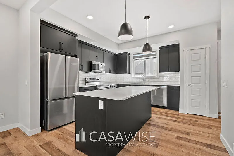 3 bed, 2.5 bath, 1600 sqft, $2,150 — Photo 2