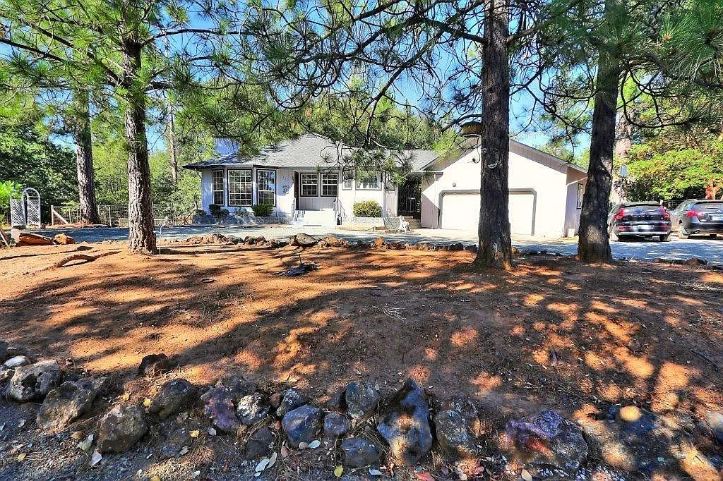 16601 Hummingbird Ln photo 1