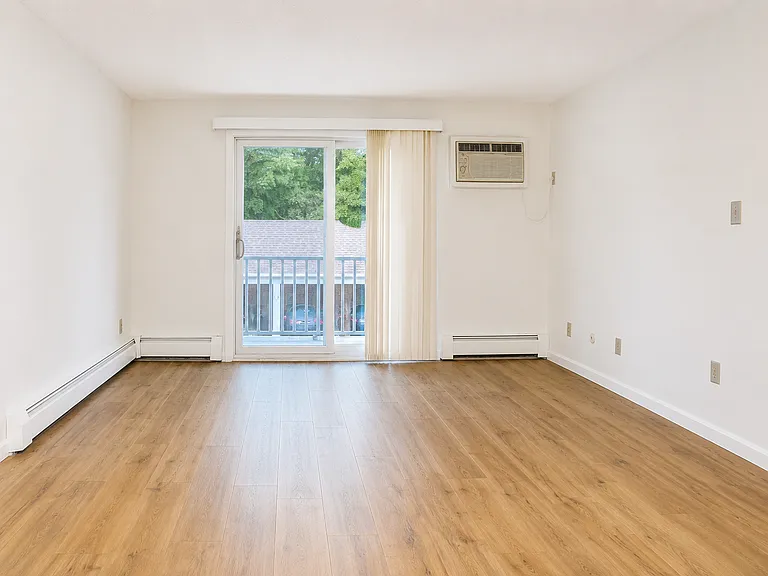 90 Beacon St #8 — Photo 4