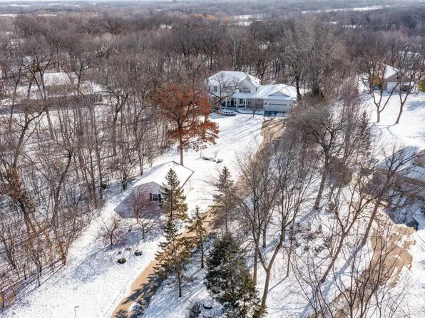 24741 Southern Oaks Cir, Lakeville, MN 55044