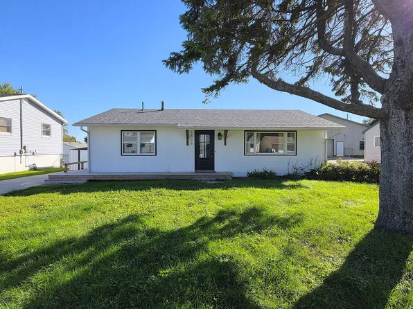 1426 Davenport St, Le Claire, IA 52753