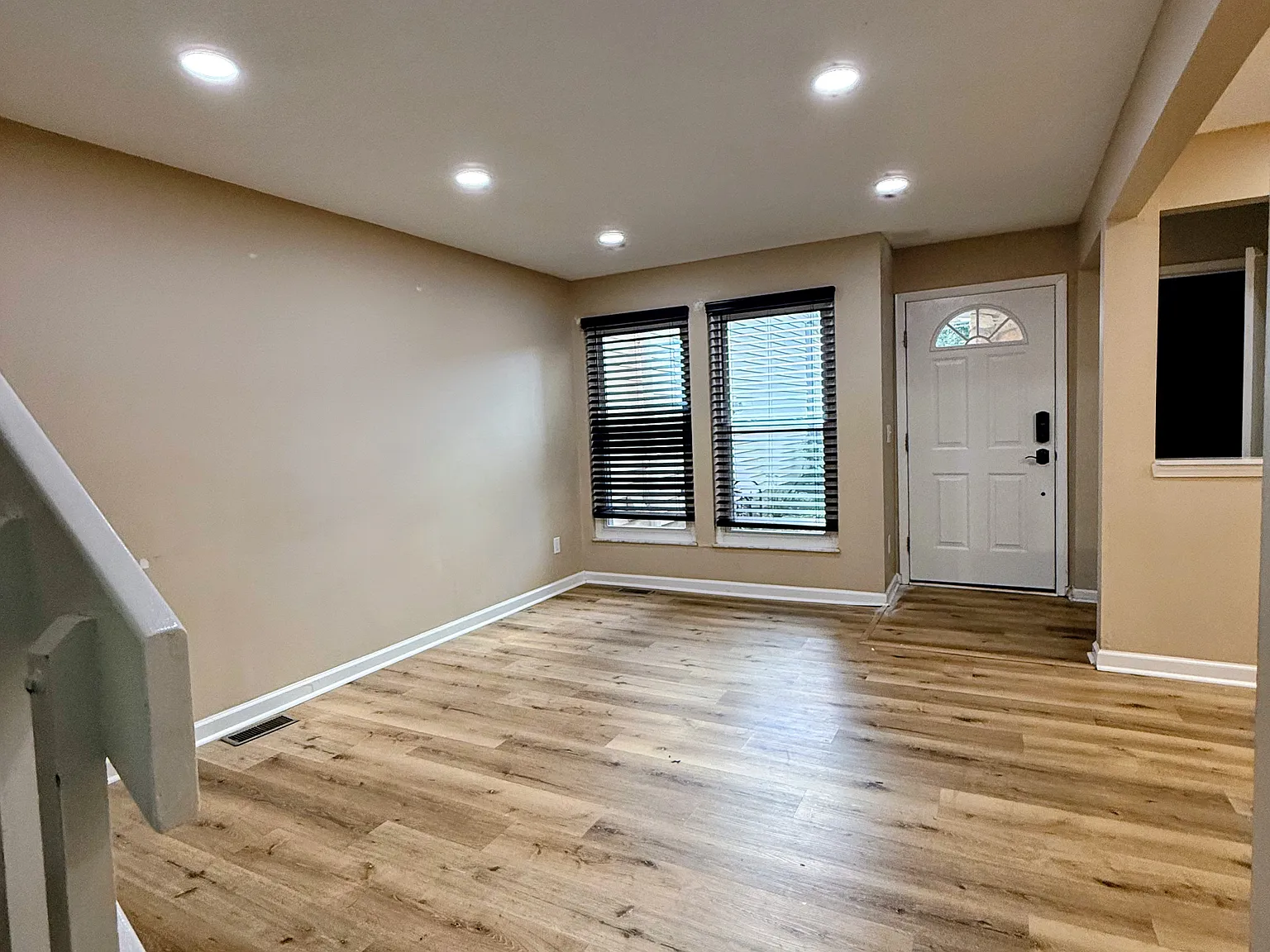 8024 Timberlodge Trl W — Photo 4