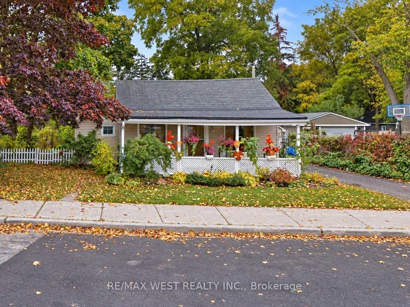 130 Pine St, Whitby, ON L1N 3X2