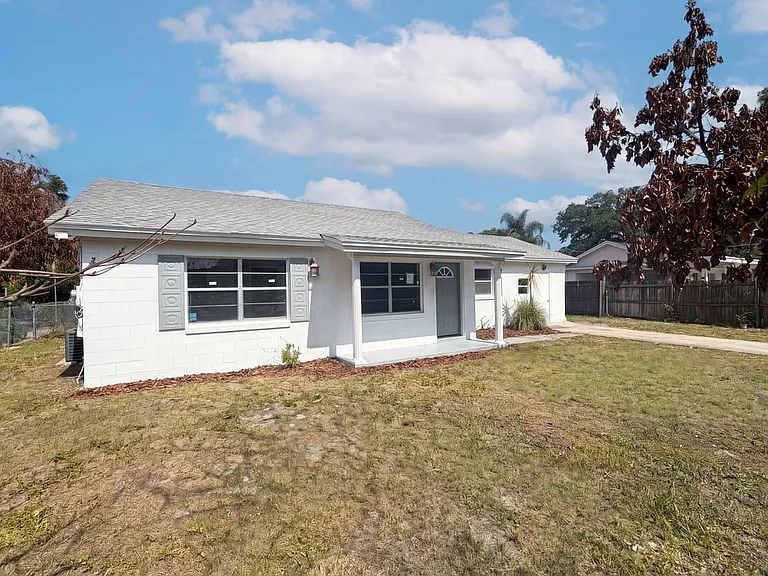1106 Carefree Cove Dr — Photo 2