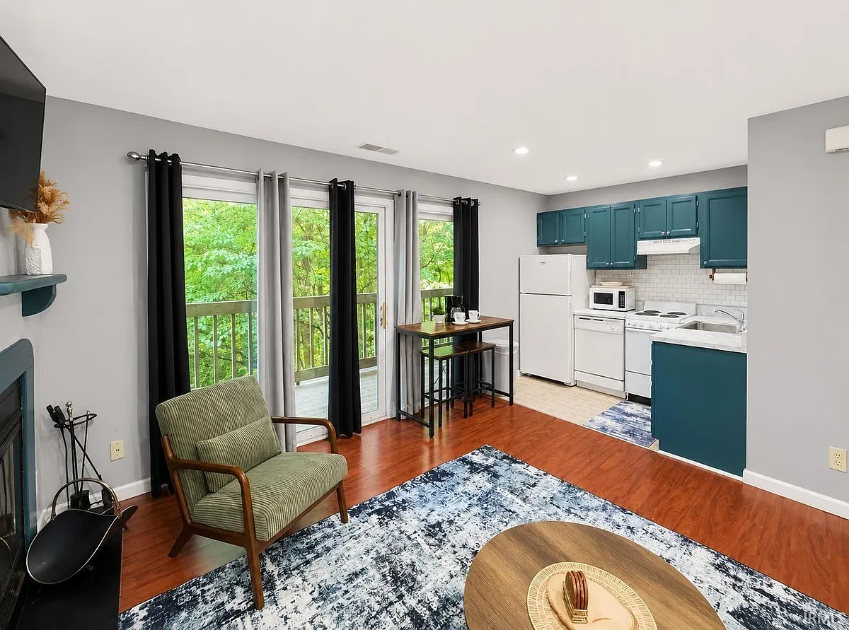 1 bed, 900 sqft, $1,200 — Photo 2