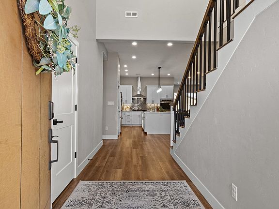 3rd image of 719-25 1/2 Rd